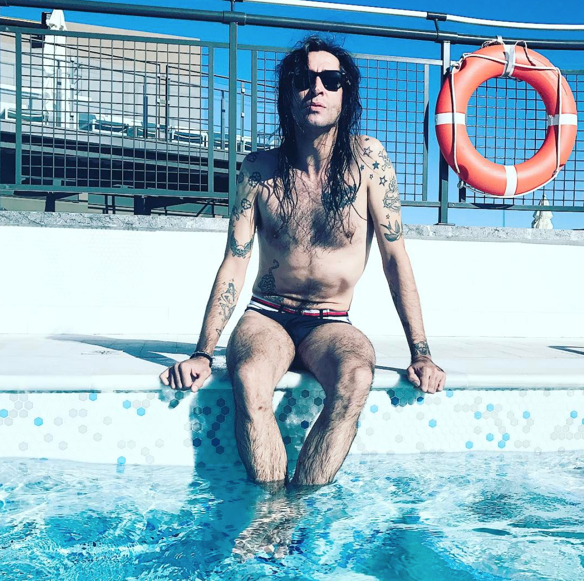 Alaska y Mario Vaquerizo empiezan su verano piscinero