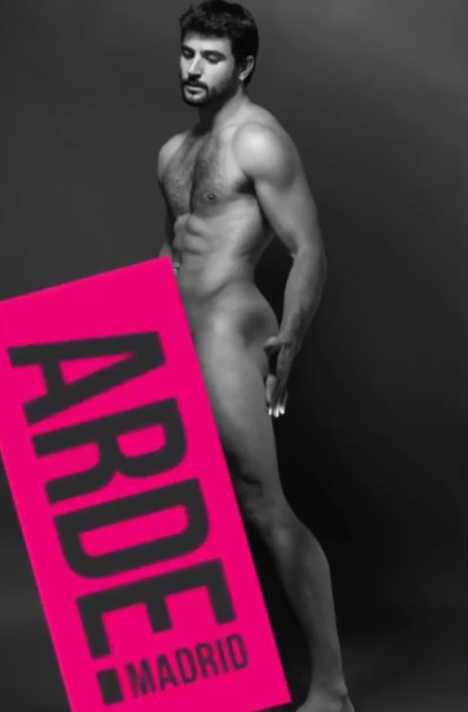 Paco León desnuda a 'todo Instagram' gracias a 'Arde Madrid'