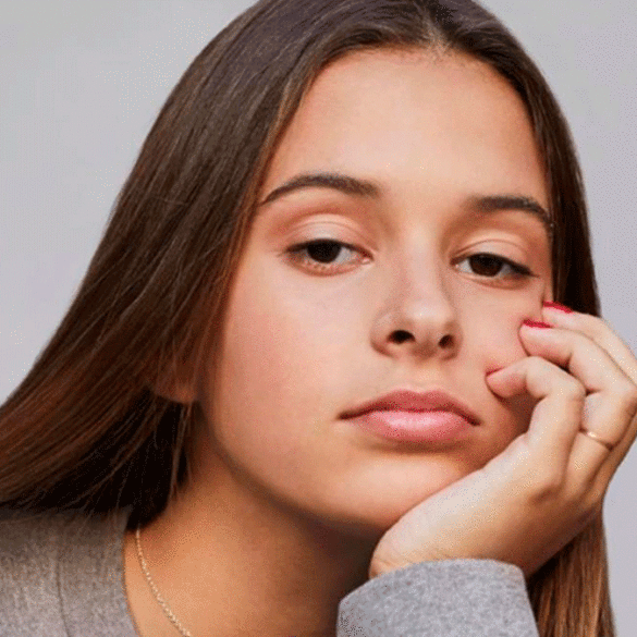 Escucha lo bien que suena el debut de DORA, la hija de Bimba Bosé