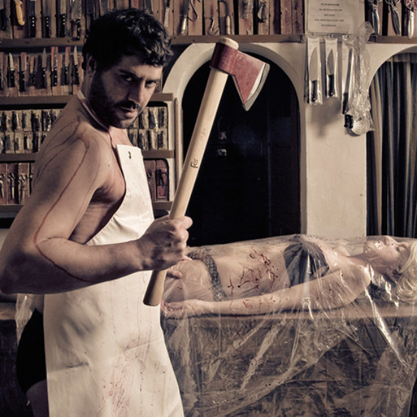 Benja de la Rosa estrena en Netflix la serie 'Terror y feria', producida por Los Javis: “Mariconeando aprende uno a sobrevivir”