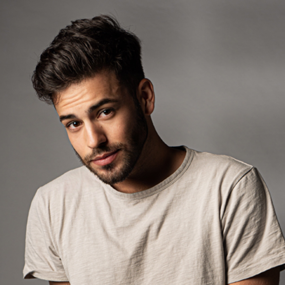 Agoney: “Que Pablo Alborán saliera del armario me ha ayudado a sentirme mejor dentro de la industria musical”