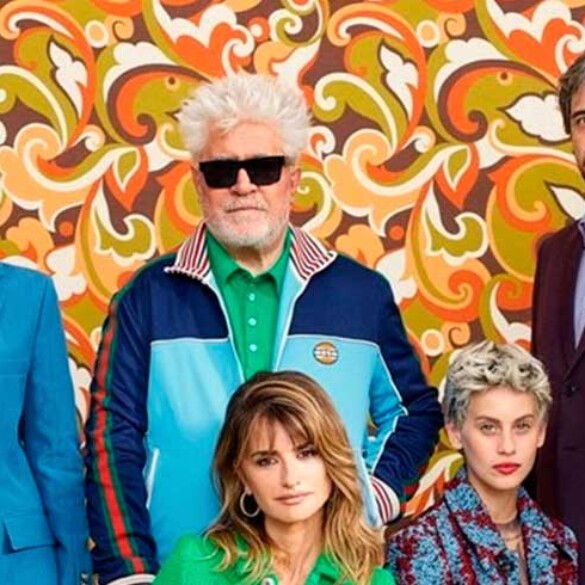 Instagram censura el cartel de 'Madres paralelas' y Almodóvar responde con un comunicado