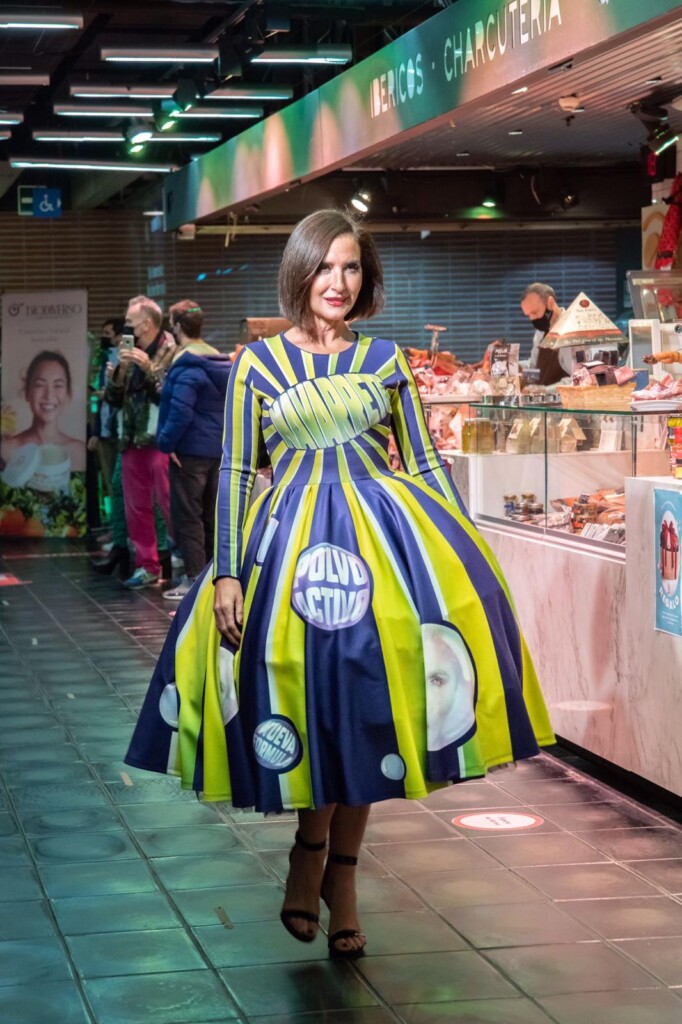 Eduardo Navarrete presenta la colección 'Supermercados Navarrete': "Lo último son las prendas, lo primero es el show"