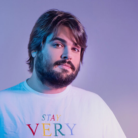 Brays Efe: "Al ir a interpretar un personaje hetero, me salió la homofobia interiorizada"