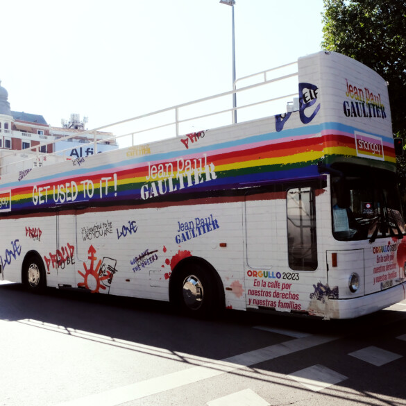 La carroza de Jean Paul Gaultier Pride 2023 y Shangay ya circula por Madrid