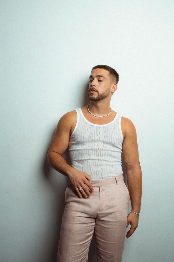 st. Pedro entrevistado para Shangay por su álbum 'La vida que elegí'.