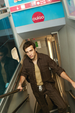 El actor Pol Monen en el último número de 'Shangay'.