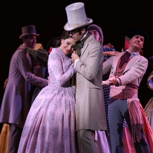 Por el humo de Sabina Puértolas, Ismael Jordi y Lucero Tena se sabe dónde está 'Doña Francisquita': en el Teatro de La Zarzuela