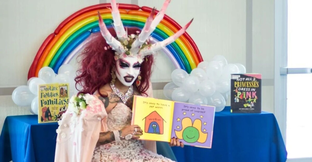 Drag leyendo un cuento