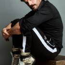 Beltrán Iraburu | PANTALÓN Y CAMISA: <a href="https://www.karl.com/es-es?redirect=true&pdg=kwd-40117500:cmp-18081720227:adg-147001107544:crv-634353503898:pos-:dev-c&gad_source=1&gclid=CjwKCAiA34S7BhAtEiwACZzv4V_uXeELImGG1BNtOGpfLDe2o3AExoCSdyzTrLQtLENg7jTEHPVXDBoC1gMQAvD_BwE" target="_blank" rel="noopener">Karl Lagerfeld</a> | DEPORTIVAS: <a href="https://www.dsquared2.com/es/">Dsquared2</a>