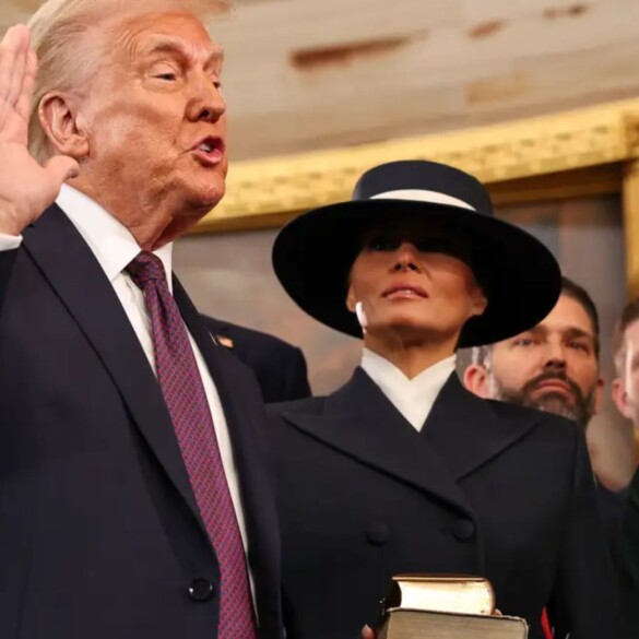 Una jueza bloquea la ley de pasaporte tránsfoba de Trump