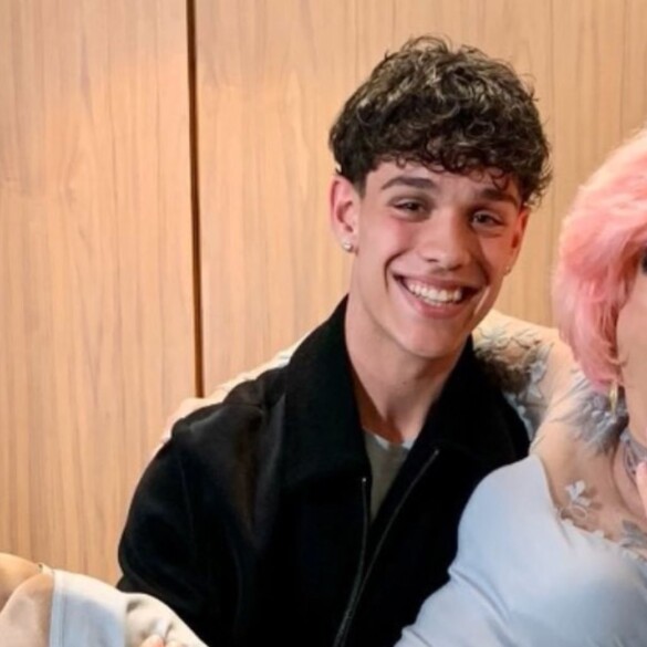Héctor Fort, futbolista del Barça, recibe insultos homófobos por salir en una foto con la drag Brigitta Lamoure