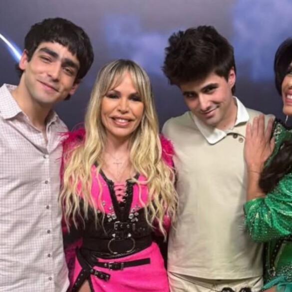 Martin Urrutia y Omar Ayuso, sorprendidos por Sonia y Selena en 'Late Xou con Marc Giró'