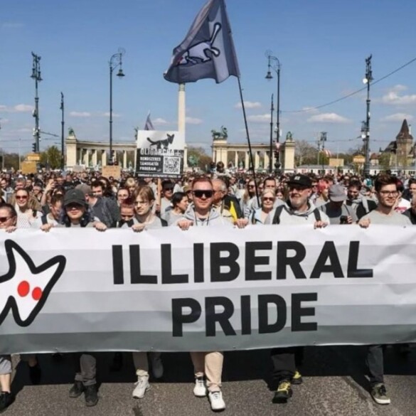 Budapest se tiñe de gris en una marcha para protestar por la prohibición del Orgullo LGTBIQ+