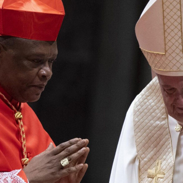 Para el cardenal Ambongo, el posible 'Papa negro', en África "no existe la homosexualidad" ni las personas LGTBIQ+